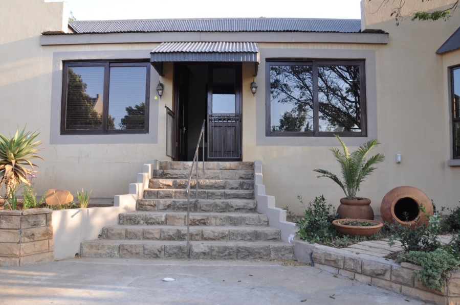 4 Bedroom Property for Sale in Langenhovenpark Free State